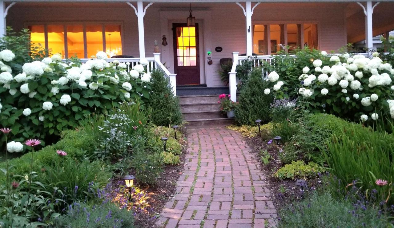 Timbercliffe Inn *