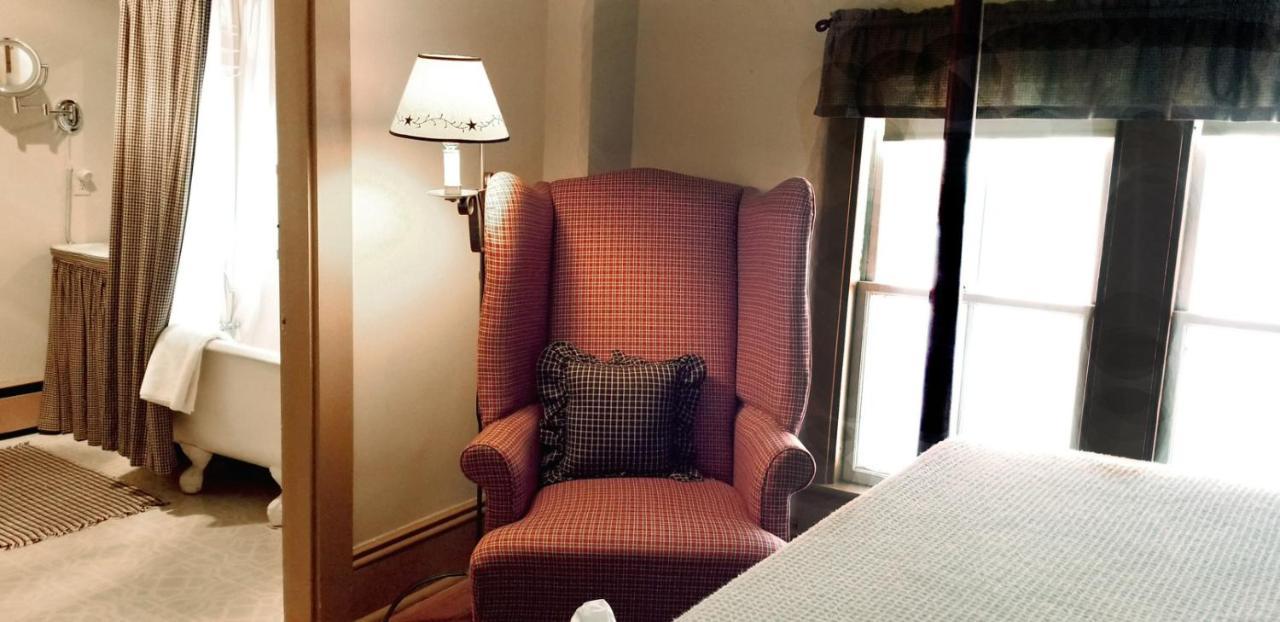 Timbercliffe Inn *